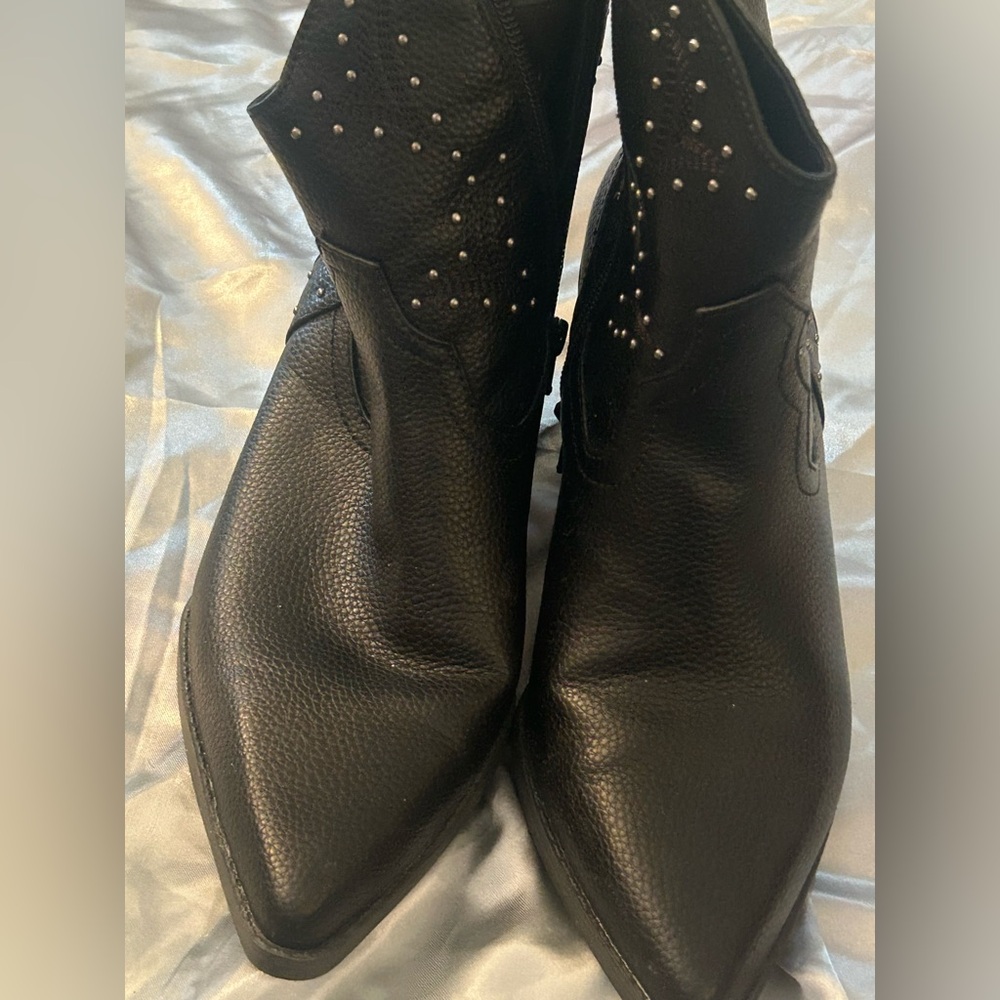 Universal Thread Black Studded Cowboy Ankle boots size 8 Wide - Picture 2 of 6